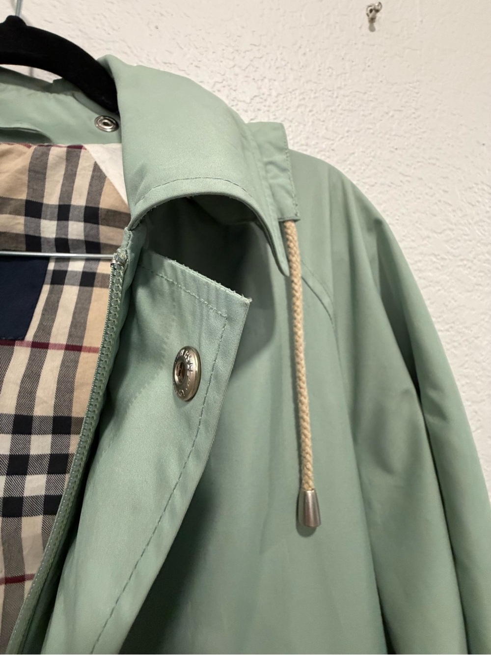 Burberry Mint Green Hooded Raincoat with Signature Check Lining - Picture 7 of 10